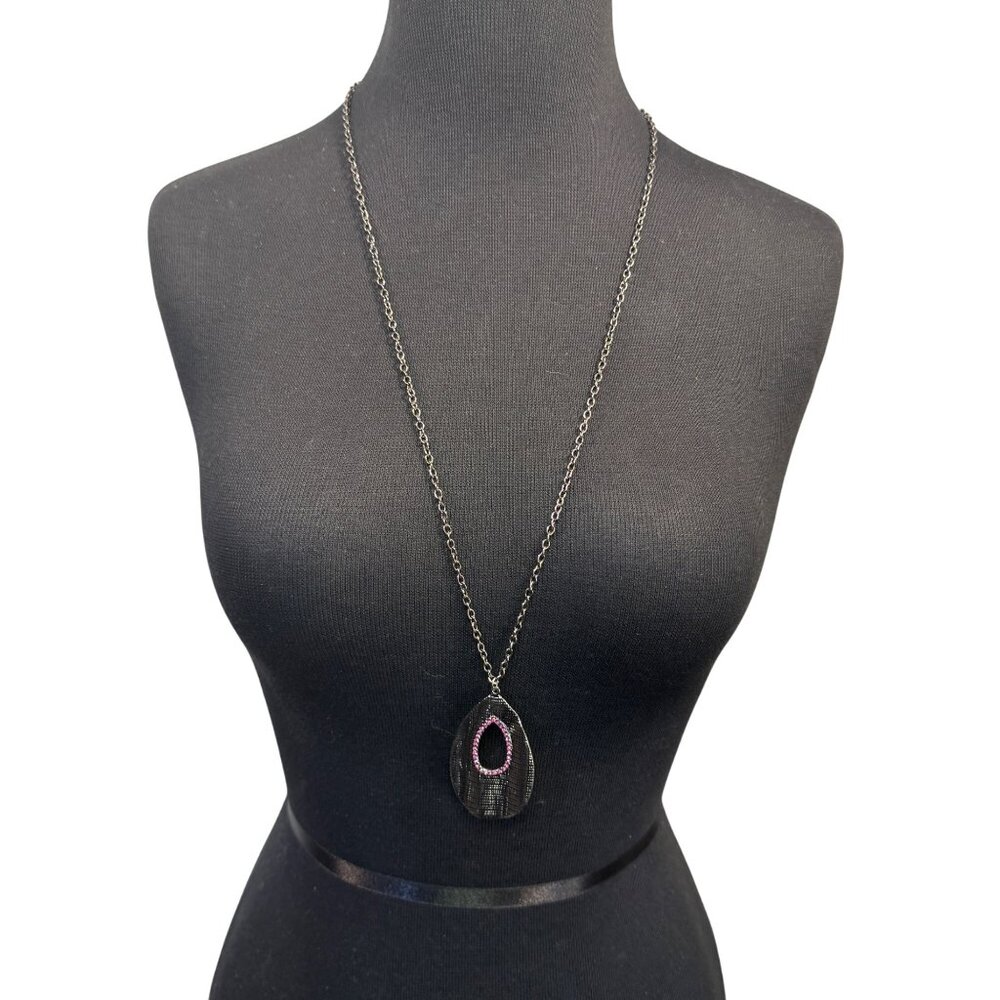 Black Mesh Teardrop Pendant Necklace With Pink Rhinestones